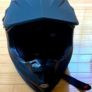 Troy Lee designs mountain bike helmet